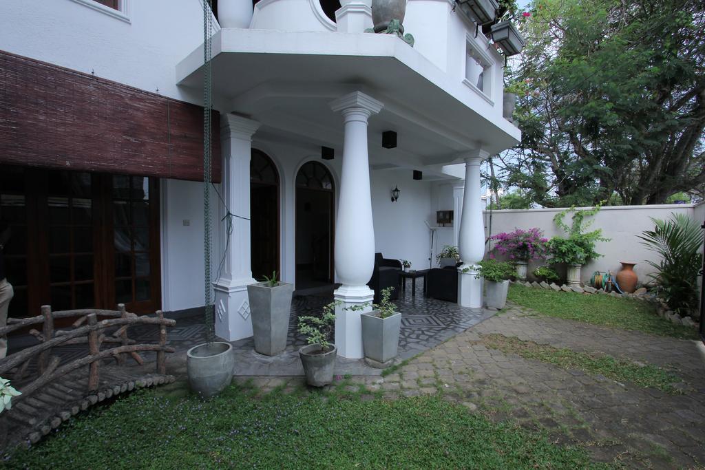Angel Villa Negombo Exterior photo