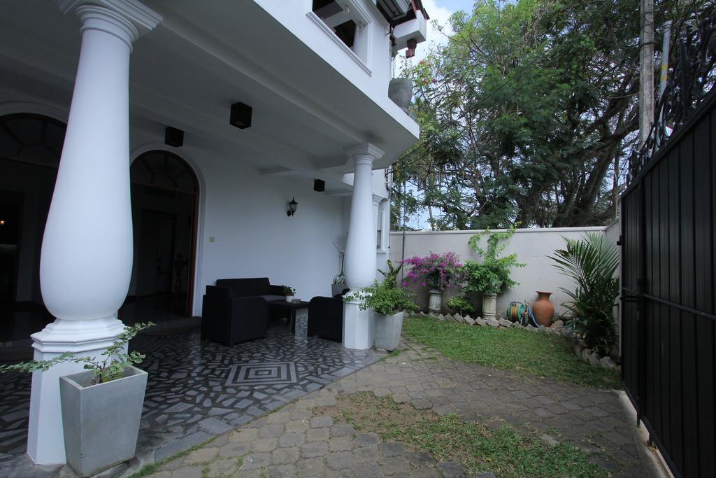 Angel Villa Negombo Exterior photo