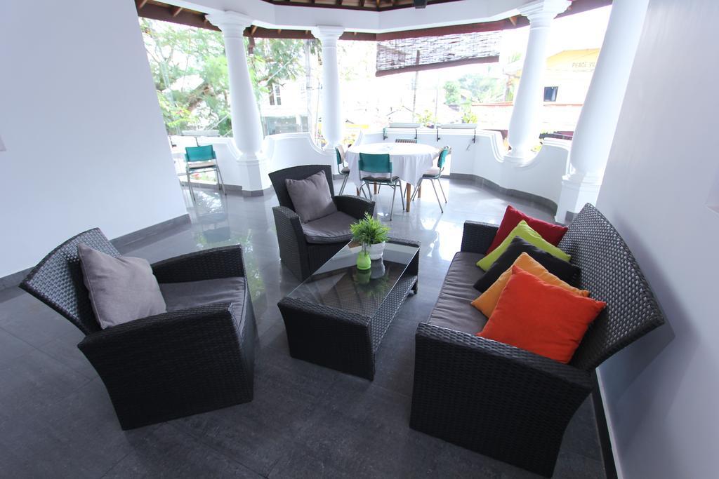 Angel Villa Negombo Exterior photo