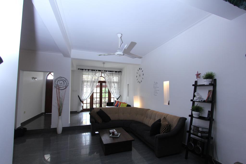 Angel Villa Negombo Exterior photo