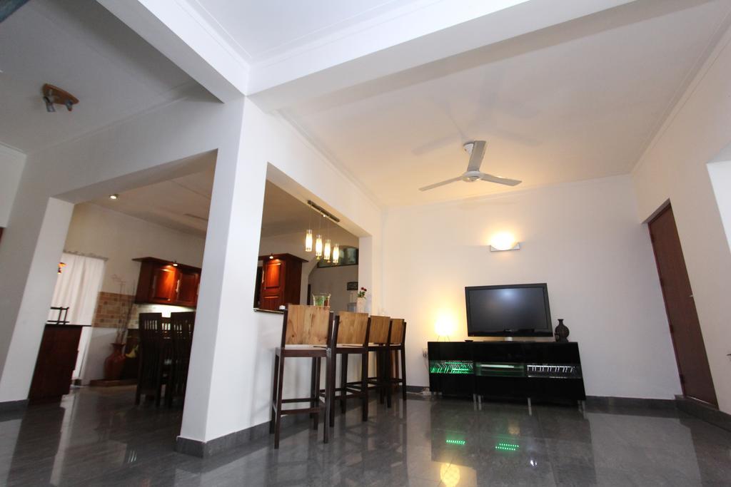 Angel Villa Negombo Exterior photo